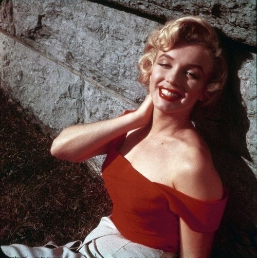 Những năm 50 là ‘kỷ nguyên’ của các ‘huyền thoại’ như Marilyn Monroe, Elizabeth Taylor, Audrey Hepburn,…. Xem thêm: "Mỹ nữ Trời ban": Vẻ đẹp khiến 8 người đàn ông "rẽ ngang cuộc đời"...