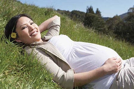 Bài tập Kegel: Những phụ nữ thường xuyên tập bài tập Kegel sẽ sinh dễ hơn. Sự khỏe mạnh của các múi cơ trong suốt quá trình mang thai giúp bạn phát triển kỹ năng điều khiển cơ của mình trong khi lâm bồn. Xem thêm: Điểm danh các loại củ quả ăn nhiều dễ nhiễm độc