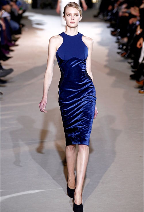 Những chiếc váy ảo giác nằm trong bộ sưu tập thời trang thu đông 2011 của Stella McCartney Xem thêm:Showbiz Việt mướt xanh váy áo "hương mùa hạ"