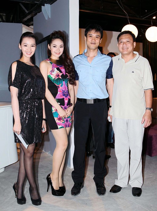 Xem thêm:Showbiz Việt mướt xanh váy áo "hương mùa hạ"