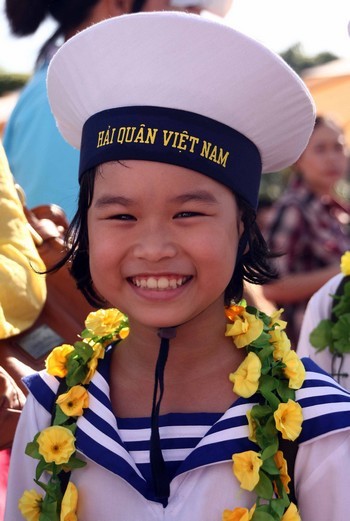 Nụ cười chiến sĩ nhí hải quân Việt Nam.