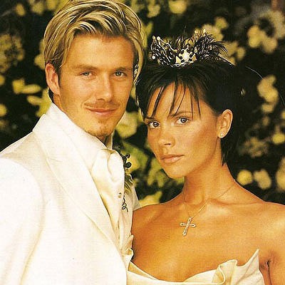 Kiểu tóc rất lãng tử khi Beckham sánh đôi cùng Victoria. (Ảnh: TT) Xem thêm:Khám phá 10 quy tắc vàng trong làm đẹp của Victoria Beckham