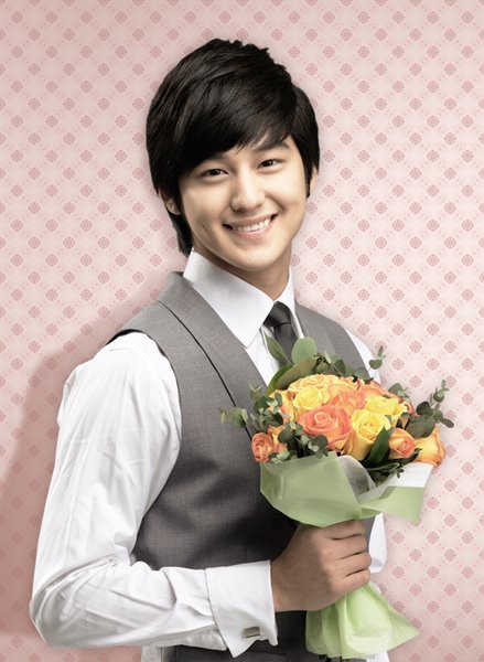 Điều mà có thể ít bạn biết đến đó là Kim Bum rất thích hoa hồng, một biểu tượng của tình yêu. (Ảnh:VB) Xem thêm:Mỹ nam Lee Min Ho: hotboy từ thủa trong nôi