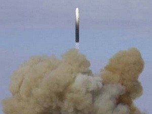 Tên lửa Bulava có khả năng mang 10 đầu đạn và tầm bắn xa đến 8.000km. (Nguồn: Dailymail)
