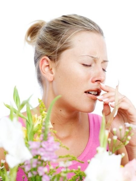 Viêm mũi dị ứng: Bệnh sốt mùa hè hay viêm mũi dị ứng thường do đất hoặc phấn hoa gây ra, viêm mũi cũng là triệu chứng thường thấy khi bị dị ứng với các sản phẩm bơ sữa. Xem thêm:Điểm danh 12 loại rau, quả dễ nhiễm thuốc trừ sâu hàng đầu 2012