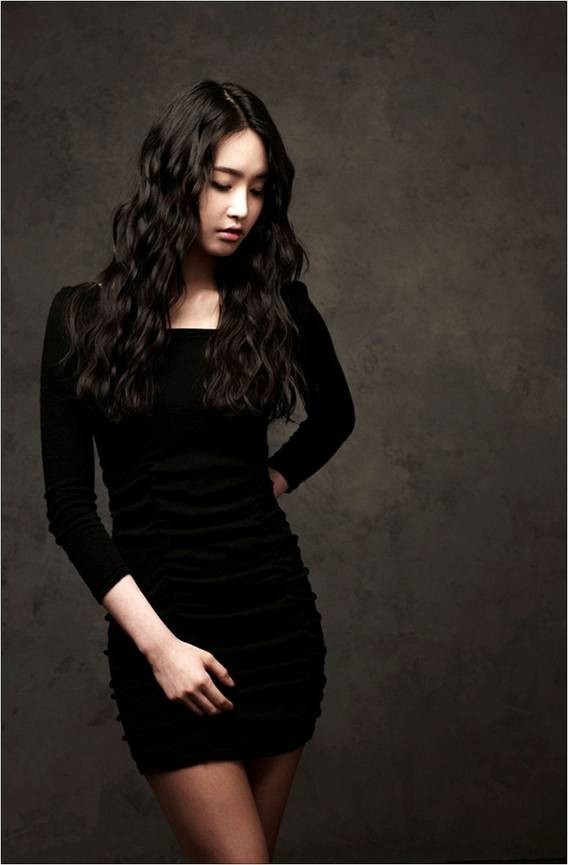Cô đang theo học diễn xuất tại Movies Konkuk Univeresity. Xem thêm:Biến hóa "đôi mắt ma lực" như Sao Hàn