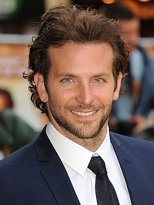 Bradley Cooper cực kỳ quyến rũ với bộ râu và ánh mắt hút hồn. Xem thêm:Vẻ lãng tử dễ "hạ gục" phái đẹp của mỹ nam Hàn