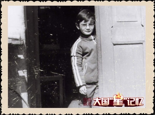 Huỳnh Hiểu Minh trong bộ trang phục mùa đông khi anh còn niên thiếu. Xem thêm: Tạo hình “khó hiểu” sao Hoa ngữ trong phim cổ trang