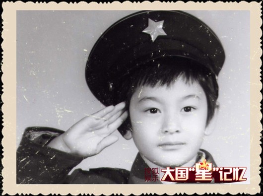 Ước mơ khi nhỏ của Huỳnh Hiểu Minh là trở thành một người lính. Xem thêm: Tạo hình “khó hiểu” sao Hoa ngữ trong phim cổ trang