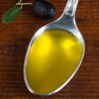 Dầu olive: Dầu olive chứa axit béo không bão hòa dạng đơn giúp hạ thấp lượng cholesterol xấu và chỉ số triglycerides, nhưng không hạ thấp lượng cholesterol tốt. Xem thêm: Giải nhanh cơn khát, mát bổ ngày hè với nước dừa