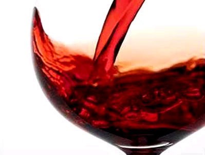Rượu đỏ: Nho đỏ được dùng để sản xuất rượu đỏ có ảnh hưởng quan trọng đến lượng cholesterol trong cơ thể. Bạn sẽ bất ngờ với sức khỏe của mình khi uống 2 tách rượu đỏ mỗi tuần. Xem thêm: Giải nhanh cơn khát, mát bổ ngày hè với nước dừa