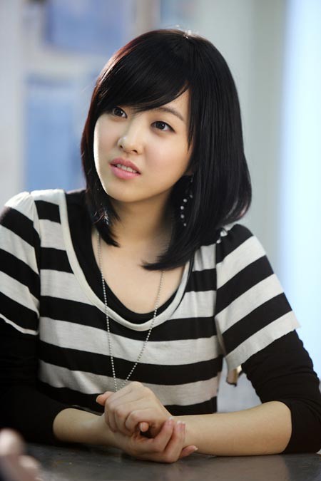 Park Bo Young khiến mọi người hoàn toàn choáng ngợp bởi vẻ đẹp trong sáng của mình. Điểm mạnh của Park Bo Young so với các diễn viên trẻ 9x là cô không chỉ đóng phim truyền hình mà còn thành danh danh ở lĩnh vực điện ảnh. Xem thêm: Sao Hàn nào mặc xấu nhất nửa đầu 2012?