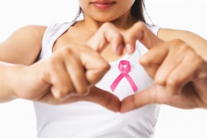 Ngày kiểm tra ung thư vú: Theo Trung tâm kiểm soát và phòng ngừa dịch bệnh Mỹ, vào năm 2007, có hơn 200.000 phụ nữ có chẩn đoán mắc ung thư ú và hơn 40.000 phụ nữ tử vong vì căn bệnh này. Cách hiệu quả nhất để ngăn chặn bệnh đó là kiểm tra và phát hiện sớm, đăc biệt là khi bạn đã ngoài 40 tuổi.