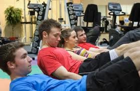 Căn dãn cơ thể: Kéo dãn cơ thể sau khi tập luyện để cải thiện độ đàn hồi cơ bắp. Giữ nguyên tư thế kéo dãn cơ thể trong 30 giây sẽ cho bạn tăng chiều dài tối đa để giảm căng cơ", chuyên gia vật lý trị liệu David Harris cho biết.
