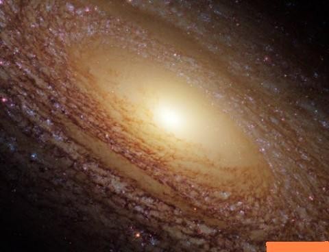 Hình ảnh bụi và khí của thiên hà xoáy chân ốc NGC 2841 được chụp bởi kính viễn vọng không gian Hubble của Cơ quan vũ trụ Mỹ (NASA). Thiên hà này cách chòm sao Ursa Major khoảng 46 triệu năm ánh sáng.