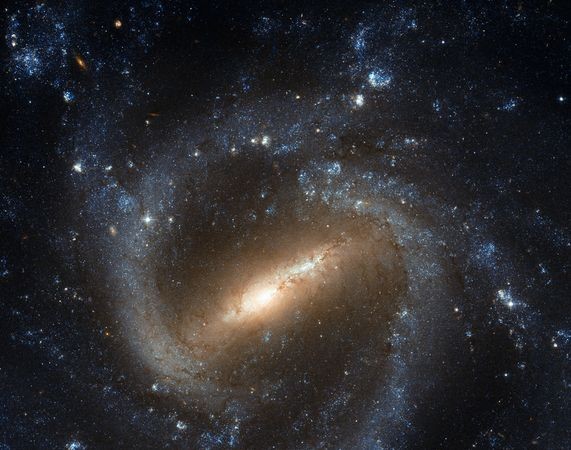 Kính thiên văn vũ trụ Hubble đã ghi lại được hình ảnh của thiên hà hình xoắn ốc NGC 1037 nằm trong chòm sao Cetus. Các nhà thiên văn học cho rằng thiên hà NGC 1037 có thể là hình ảnh phản chiếu của Dải ngân hà của chúng ta nếu nhìn từ trong vũ trụ.