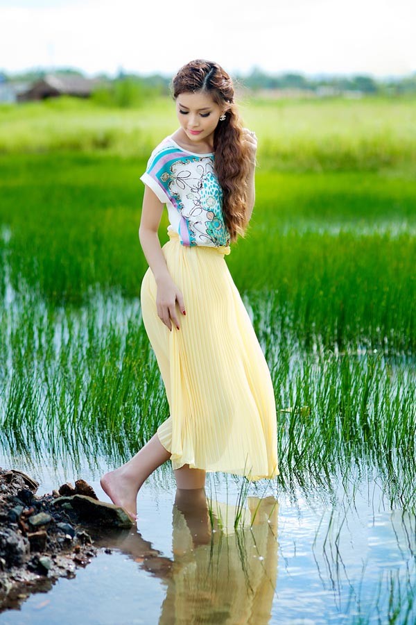 Trước đó, Lan Hương từng lọt vào top 10 siêu mẫu Việt Nam 2009, top 5 của cuộc thi "Người mẫu Thế giới 2009" và tham gia cuộc thi "Người mẫu châu Á 2010".