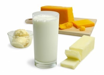 Sản phẩm từ sữa: Sữa vẫn là nguồn thực phẩm ưu tiên hàng đầu trong thực đơn những thực phẩm giúp phòng chống loãng xương, giúp xương chắc khỏe vì trong sữa có nhiều canxi - thành phần chính cấu thành nên xương.