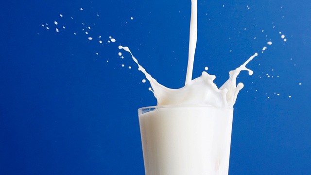 Sai lầm 5: Sữa pha loãng có vấn đề về chất lượng là không đúng. Sữa pha loãng đều đã qua công đoạn xử lý diệt khuẩn và cân bằng chất, nhìn tưởng loãng, nhưng thực ra giá trị dinh dưỡng không hề thấp hơn sữa đặc.