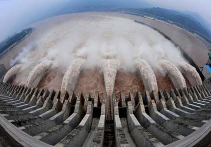 Đập Tam Hiệp được bắt đầu xây dựng từ đầu năm 1994, trên dòng sông Dương Tử. Đập Tam Hiệp nằm giữa các thành phố Nghi Xương (tỉnh Hồ Bắc) và Phù Lăng (thành phố trực thuộc tỉnh Trùng Khánh).