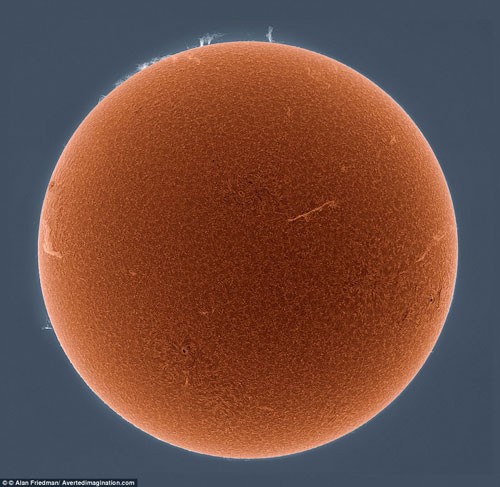 Hình ảnh Mặt trời qua ống kính của Friedman.