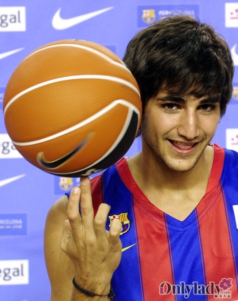 Ricky Rubio (1990): thành viên đội bóng rổ Tây Ban Nha, mang vẻ đẹp đặc trưng của xứ sở bò tót.
