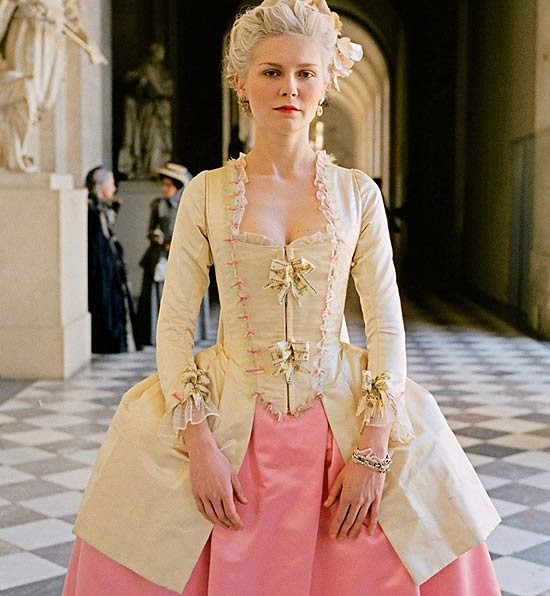 Bộ phim lịch sử về nữ hoàng Marie Antoinette khiến mọi khán giả đều nín thở.