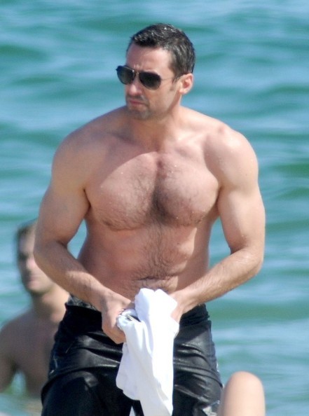 Đối với các ngôi sao Hollywood như Hugh Jackman lại thể hiện vẻ đẹp nam tính của mình với khuôn ngực vạm vỡ đầy cuốn hút.