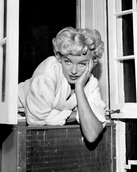 Marilyn Monroe và ánh nhìn mê hoặc lòng người.