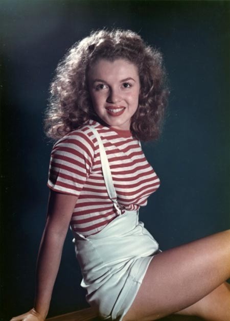 Marilyn Monroe chụp ảnh chân dung năm 1947.