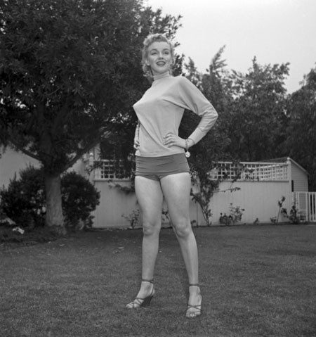 Marilyn rất tự nhiên trước ống kính máy ảnh ở Beverly Hills năm 1950.