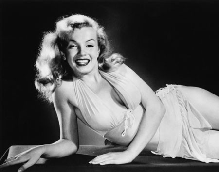 Marilyn Monroe tỏa sáng trong một shoot hình năm 1950.
