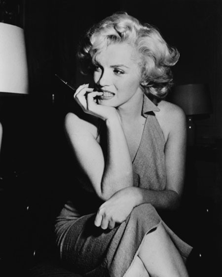Marilyn Monroe tươi cười trong một bức hình năm 1952, cũng trong năm đó, cô lần đầu xuất hiện trên trang bìa tạp chí Life.