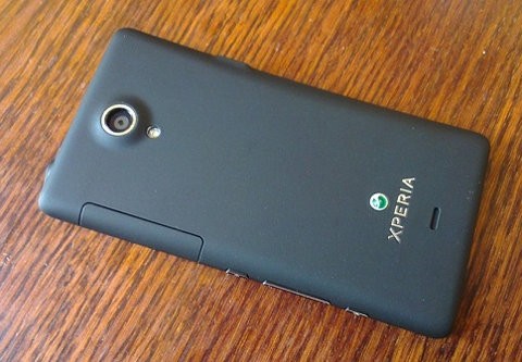 Cùng mẫu smartphone Xperia T (tên mã Mint) với màn hình HD 4,3 inch, chip lõi kép 1,5 GHz và đặc biệt là camera 13 megapixel.