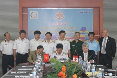 Lễ ký kết đào tạo phi công máy bay DHC - 6 cho hải quân Việt Nam.