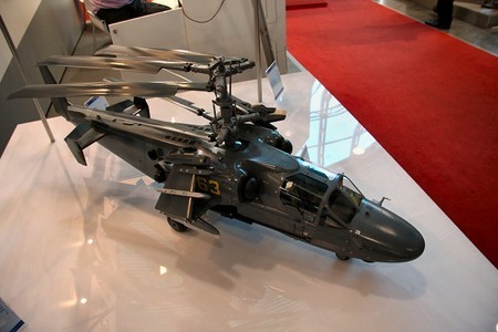 Mô hình trực thăng Ka-52K với cánh gập.