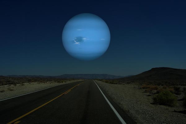 Thiên Vương Tinh và Hải Vương Tinh với kích cỡ gần tương đương nhau sẽ cho chúng ta những cảnh tượng gần giống như nhau khi chúng trở thành vệ tinh của Trái Đất. Trong ảnh: Neptune - Sao Hải Vương.