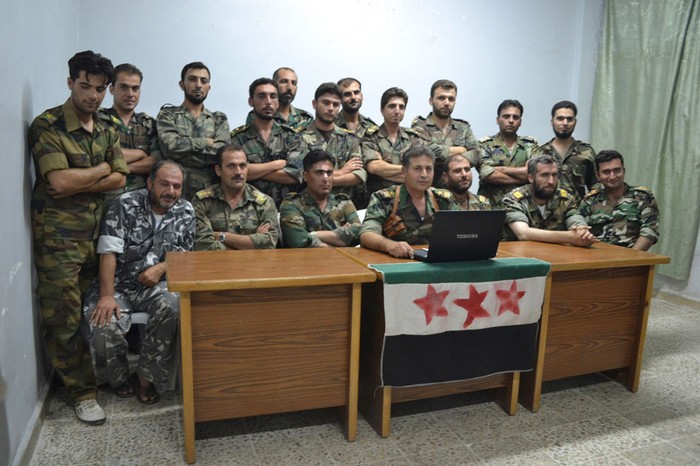 Những binh sỹ đào ngũ khỏi quân đội chính quyền Syria tập hợp tại Idlib, Syria ngày 28/7/2012