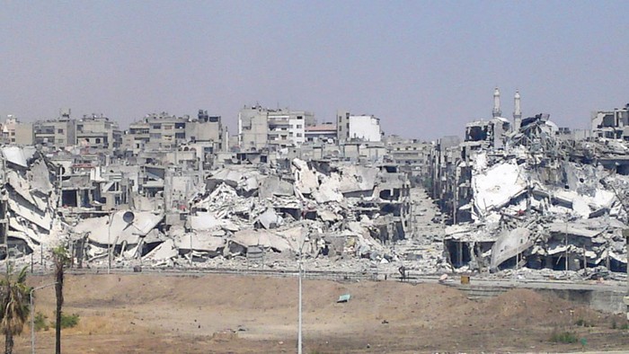 Quang cảnh đổ nát vì đạn pháo ở Juret al-Shayah, Homs hôm 16/7/2012.