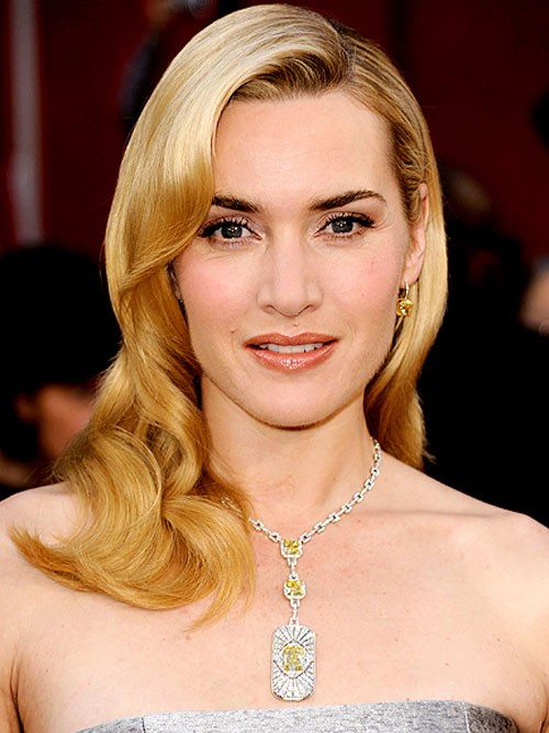 Kate Winslet đeo vòng cổ kim cương trị gía 2,5 triệu đô la của hiệu Tiffany & Co