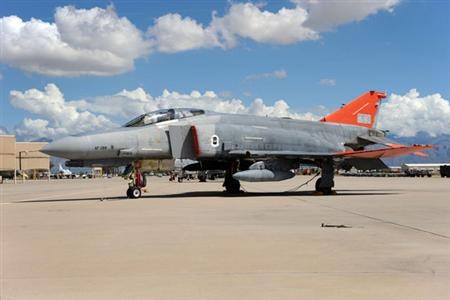 QF-4 đang đi vào sân bay tại căn cứ Không quân Davis-Monthan ở Tucson, Ariz. QF-4 tham gia vào quá trình luyện tập và đánh giá hệ thống tên lửa cùng với các máy bay không người lái khác - hoạt động như mục tiêu di động để thử nghiệm vũ khí.
