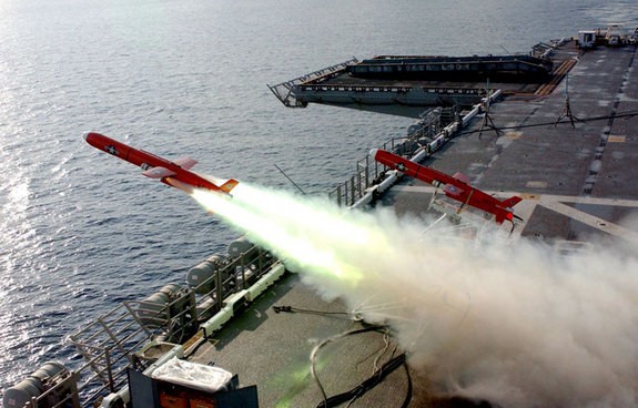 BQM-74E của Hải quân Mỹ được Hạm đội Thái Bình Dương sử dụng để mô phỏng những mối đe dọa từ trên không bắn đạn thật tại vùng biển Nam Trung Quốc ngày 13/7/2005.