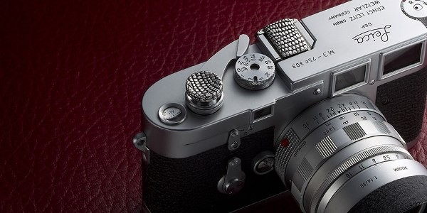 Hiện tại, Tsujimura mới chỉ chế tạo các sản phẩm dành riêng cho dòng máy cao cấp Leica và DSLR của Nikon mà thôi. Các nút bọc này đều được làm từ bạc loại 925 (đây là một hợp kim của bạc, chứa 92.5% trọng lượng là bạc và 7.5% trọng lượng là kim loại khác – thường là đồng.). Loại hợp kim này toát lên vẻ cao cấp, hào nhoáng của bạc, nhưng cũng đảm bảo đủ độ cứng để bảo vệ các phím bấm. Bạc nguyên chất (99,9%) tuy cho độ thuần khiết cao, nhưng khá mềm vì vậy khó cho việc chế tác và tạo hình hơn.
