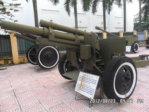 Pháo lựu 105mm, chiếc pháo này đã lập công trong chiến dịch Điện Biên phủ (1954).