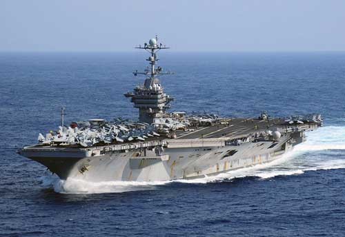 Tàu sân bay USS George Washington (CVN-73) là "ngôi nhà" giữa biển của hơn 6.000 thủy thủ và sĩ quan.