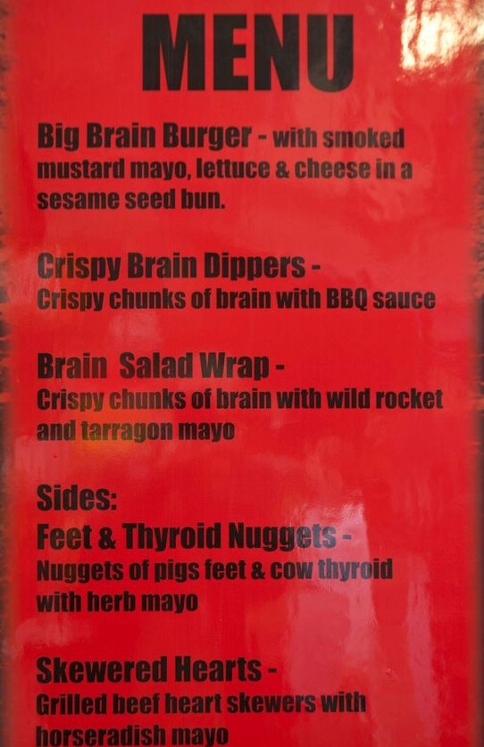 Cùng với món bánh mỳ kẹp não bê thì menu của quán còn có nhiều món chế biến từ nội tạng động vật.