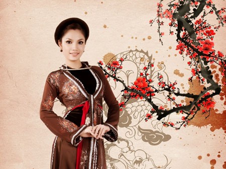 Người đẹp Lâm Na Anh cũng không "bỏ qua" được vẻ đẹp của chiếc áo tứ thân.
