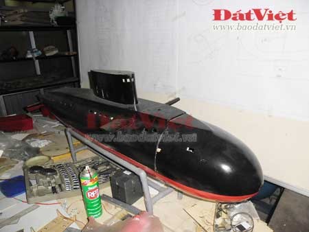 Chiếc tàu ngầm đã đưa vào thử nghiệm thành công. Tàu có kiểu dáng khá giống với tàu ngầm lớp Kilo. Ảnh: Phượng Hồng