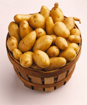3. Khoai tây: Một nghiên cứu cho thấy rằng khi ăn, khoai tây trộn lẫn với nước bọt sẽ biến các phân tử tinh bột khoai tây thành các loại đường có thể dễ dàng làm tăng lượng đường trong máu.
