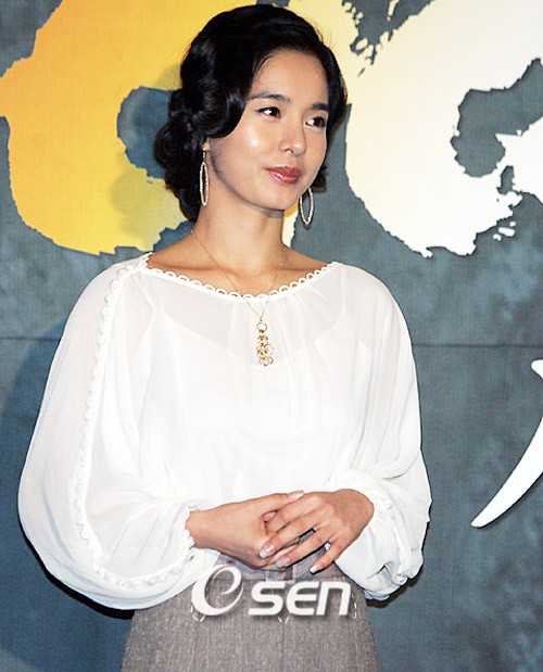Jung Hye-young sinh ngày 14/12/1973